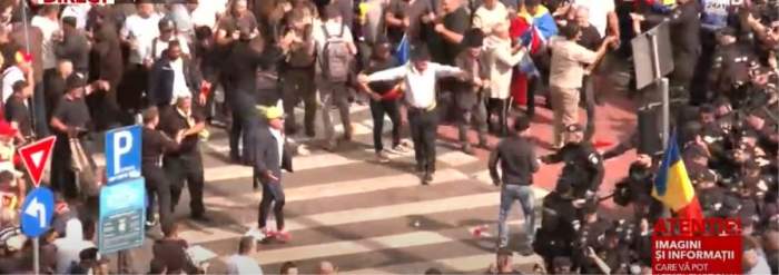 Bătaie în Piața Victoriei, la protest. A fost nevoie de intervenția jandarmilor