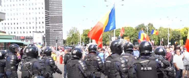 Bătaie în Piața Victoriei, la protest. A fost nevoie de intervenția jandarmilor