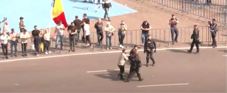 Bătaie în Piața Victoriei, la protest. A fost nevoie de intervenția jandarmilor