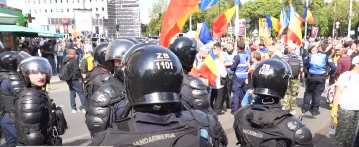 Bătaie în Piața Victoriei, la protest. A fost nevoie de intervenția jandarmilor