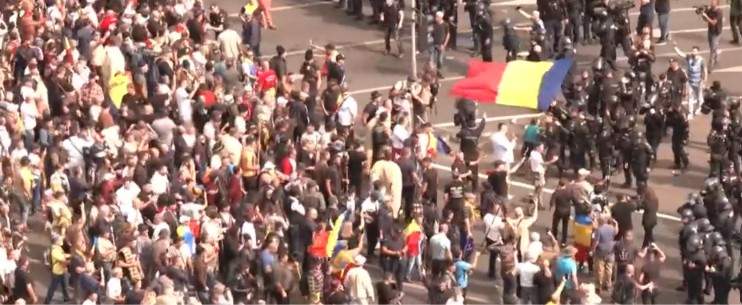 Bătaie în Piața Victoriei, la protest. A fost nevoie de intervenția jandarmilor
