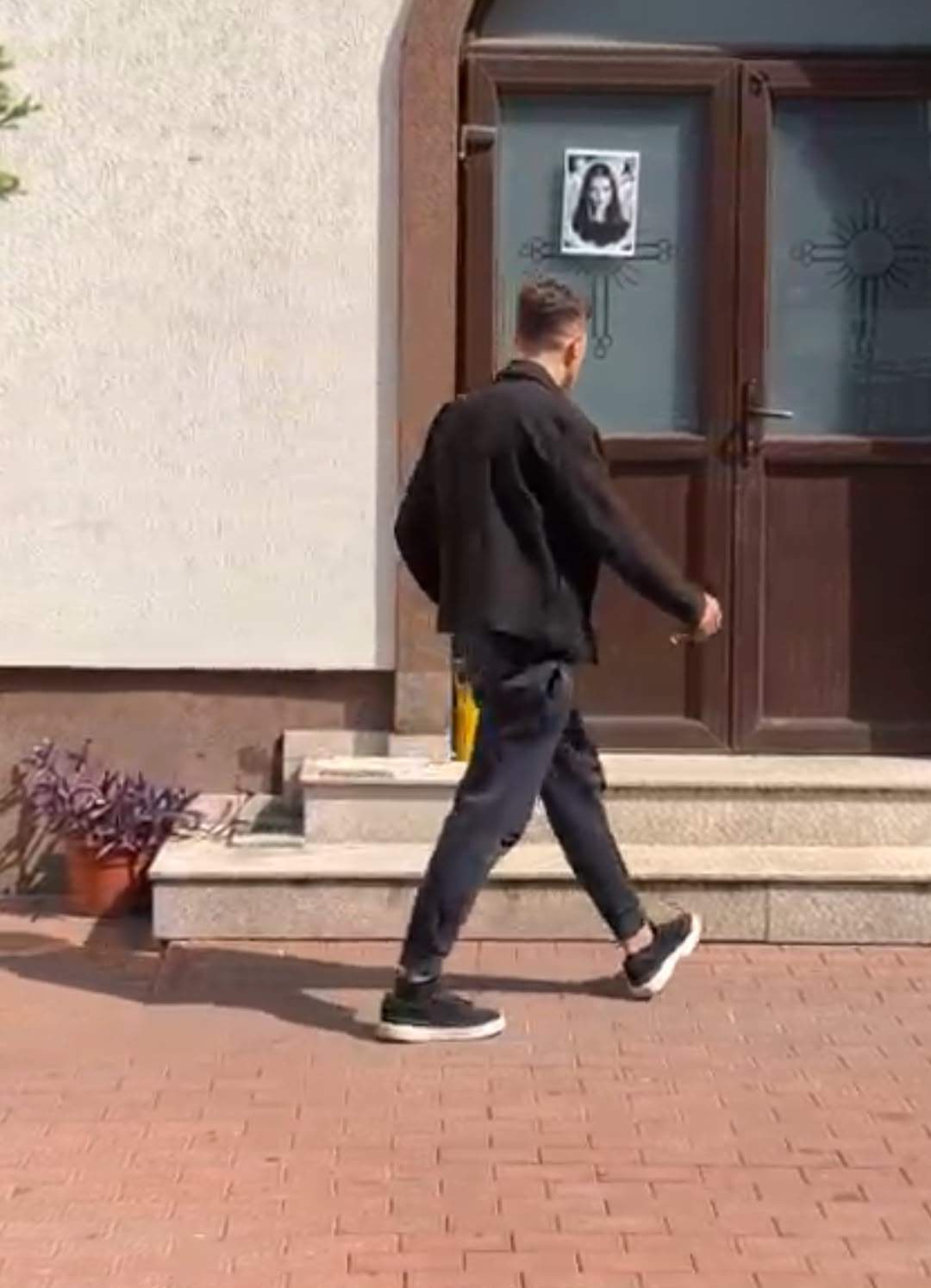 Trupul neînsuflețit al Mădălinei Apostol a ajuns la capelă! Primele imagini