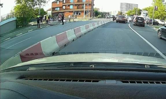 Un bărbat a fost izbit de un stâlp, în Năvodari. Care este starea lui. Video cu momentul