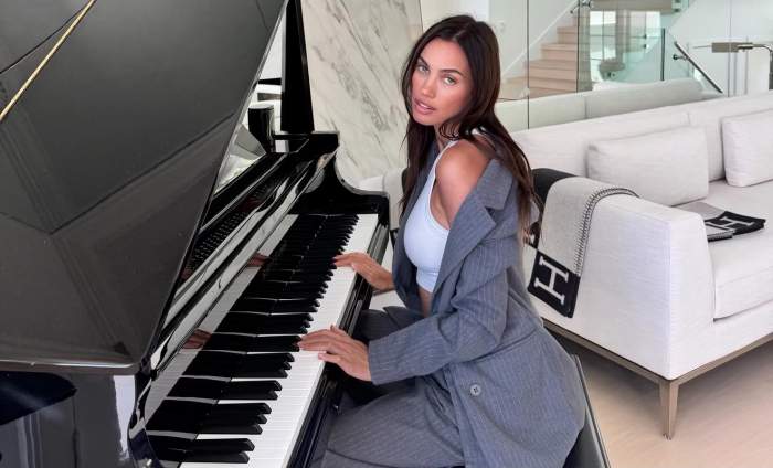 Alina Pușcău sexy