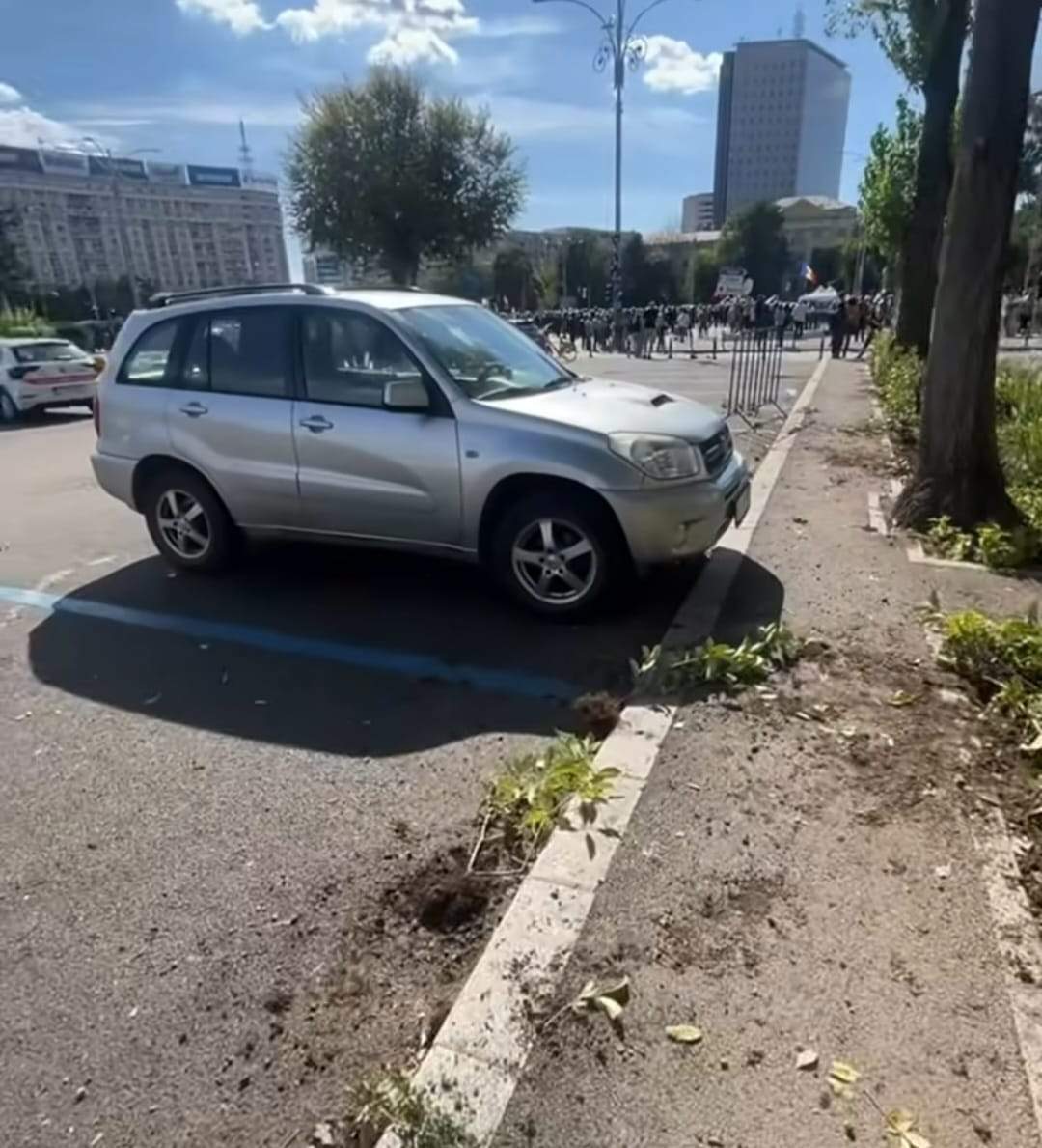 Cum arată Piața Victoriei după protestul fermierilor. Ce daune au produs instigatorii | VIDEO