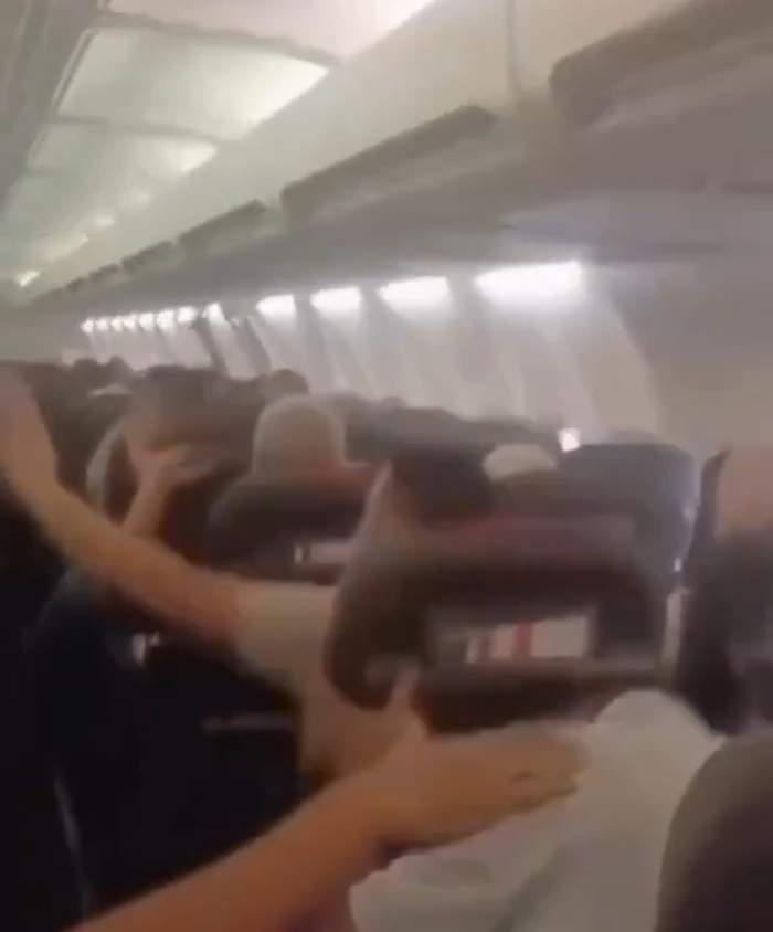 Momente tensionate la bordul unui Boeing 737. Bucăți din plafon s-au desprins în timpul zborului. Ce s-a întâmplat | VIDEO