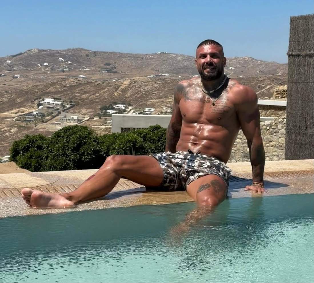 Narcis Bujor, în piscină