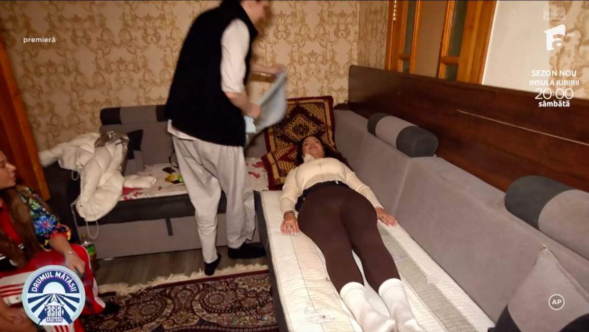 Loredana Chivu, întinsă pe un pat