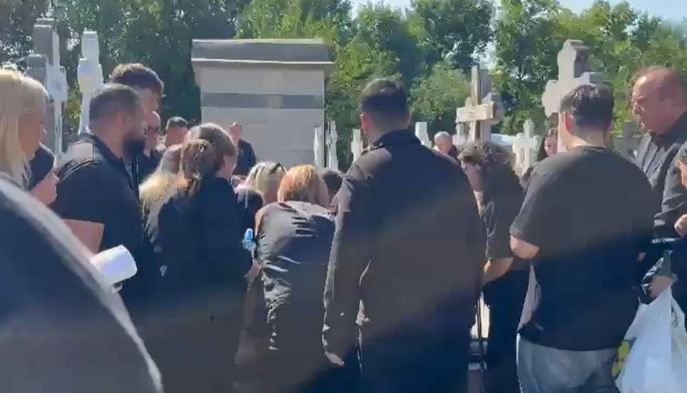 înmormântarea Mădălinei Apostol