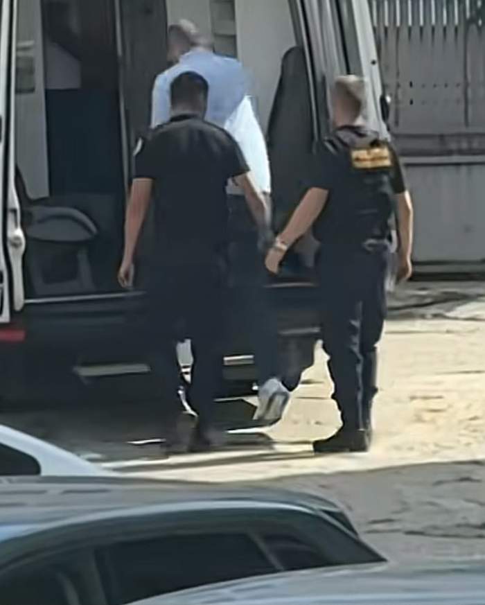 Nando Mocanu încătușat