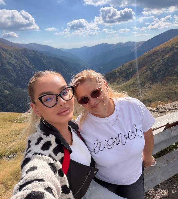 Maria Constantin și mama ei, pe Transfăgărășan
