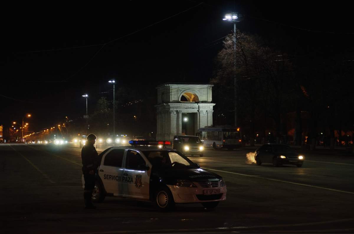 Arcul de Triumf pe strada principală Piața Marii Adunari Națională, Chișinău, Moldova - martie 2012