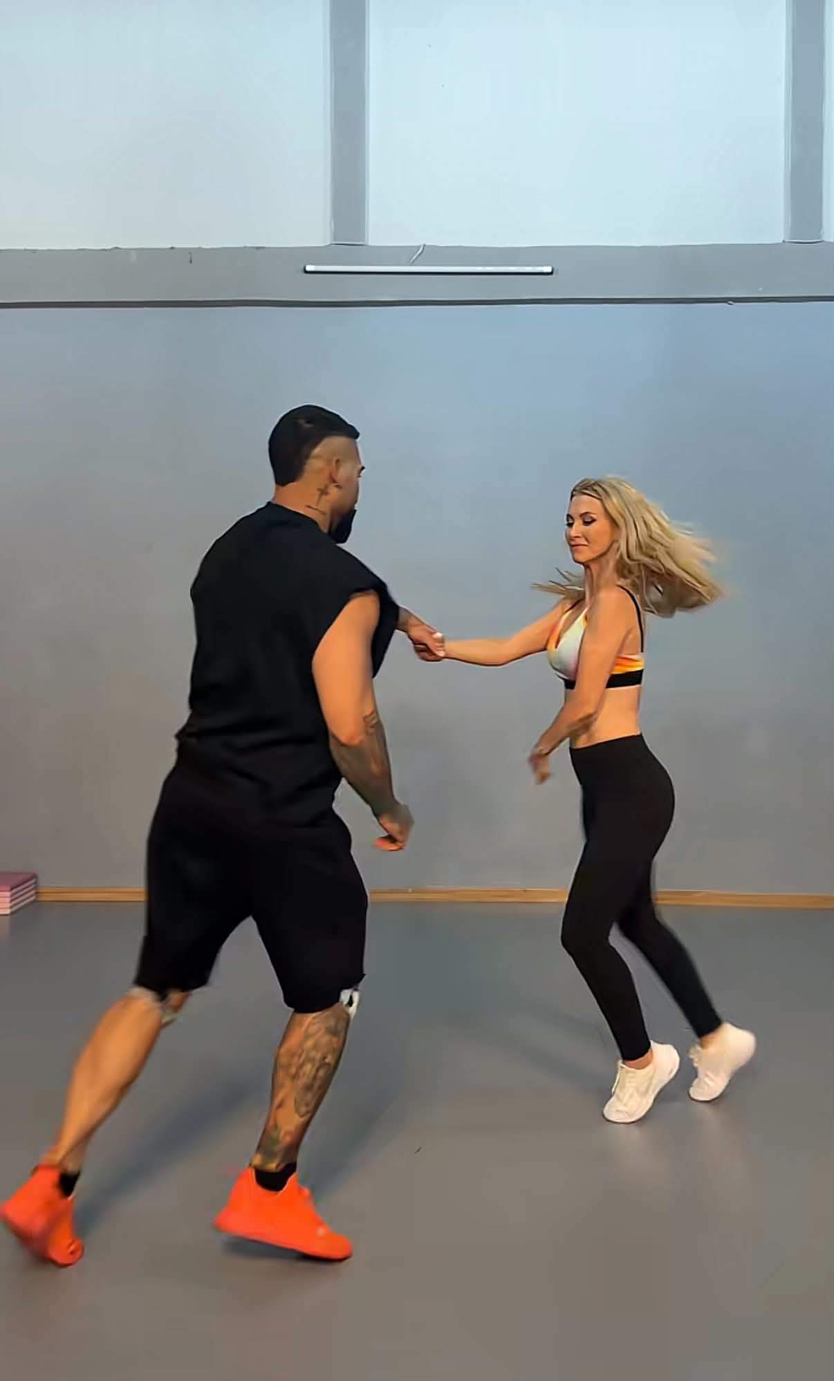 Andreea Bălan l-a prezentat pe cel care îl înlocuiește pe Petrișor Ruge. Cine este noul dansator al artistei