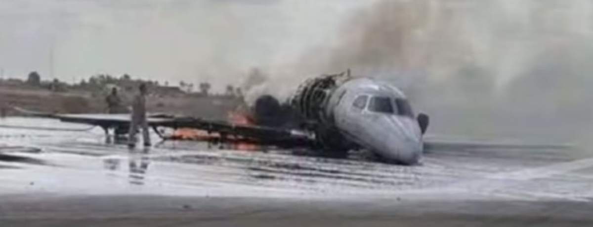 Avion incendiat