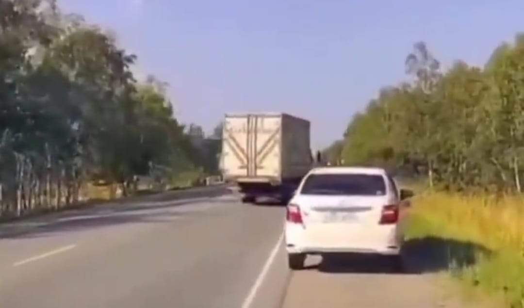 Breaking News! Un elicopter s-a prăbușit pe o șosea din Rusia. Ambele motoare s-au oprit din lipsă de combustibil