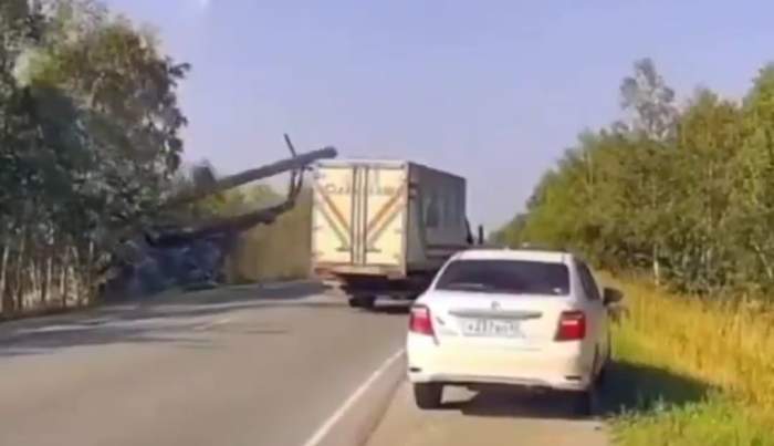 Breaking News! Un elicopter s-a prăbușit pe o șosea din Rusia. Ambele motoare s-au oprit din lipsă de combustibil