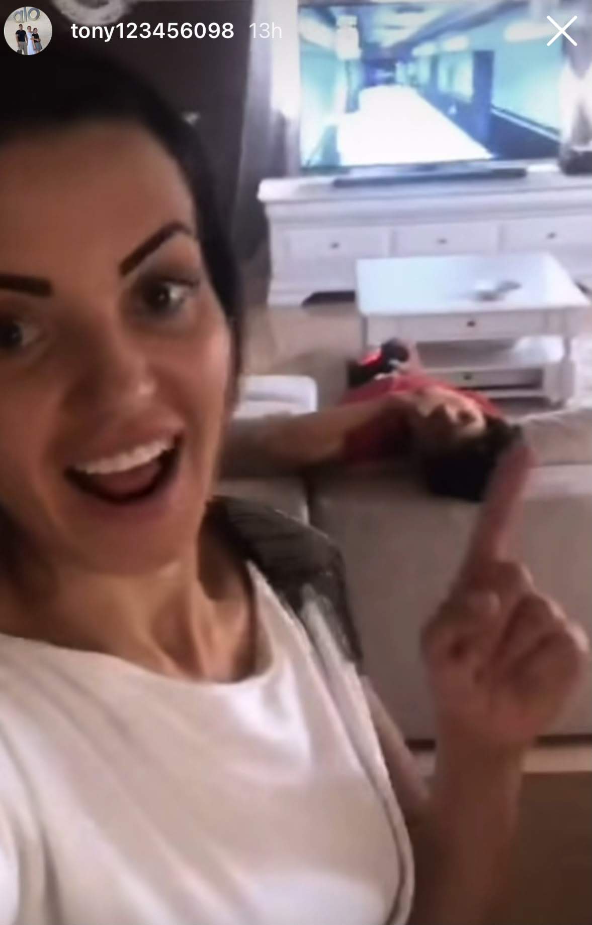 Mădălina Apostol, acasă cu copiii ei