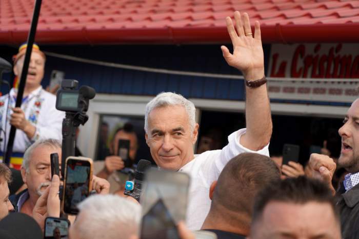 Susținătorii lui Călin Georgescu s-au adunat la fața sediului DIICOT. Cum îl apără pe fostul prezidențiabil