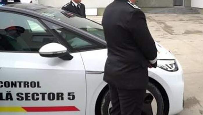 Doi polițiști locali, cercetați după ce au amendat o persoană cu dizabilități. De ce au clasat procurorii dosarul | Documente exclusive
