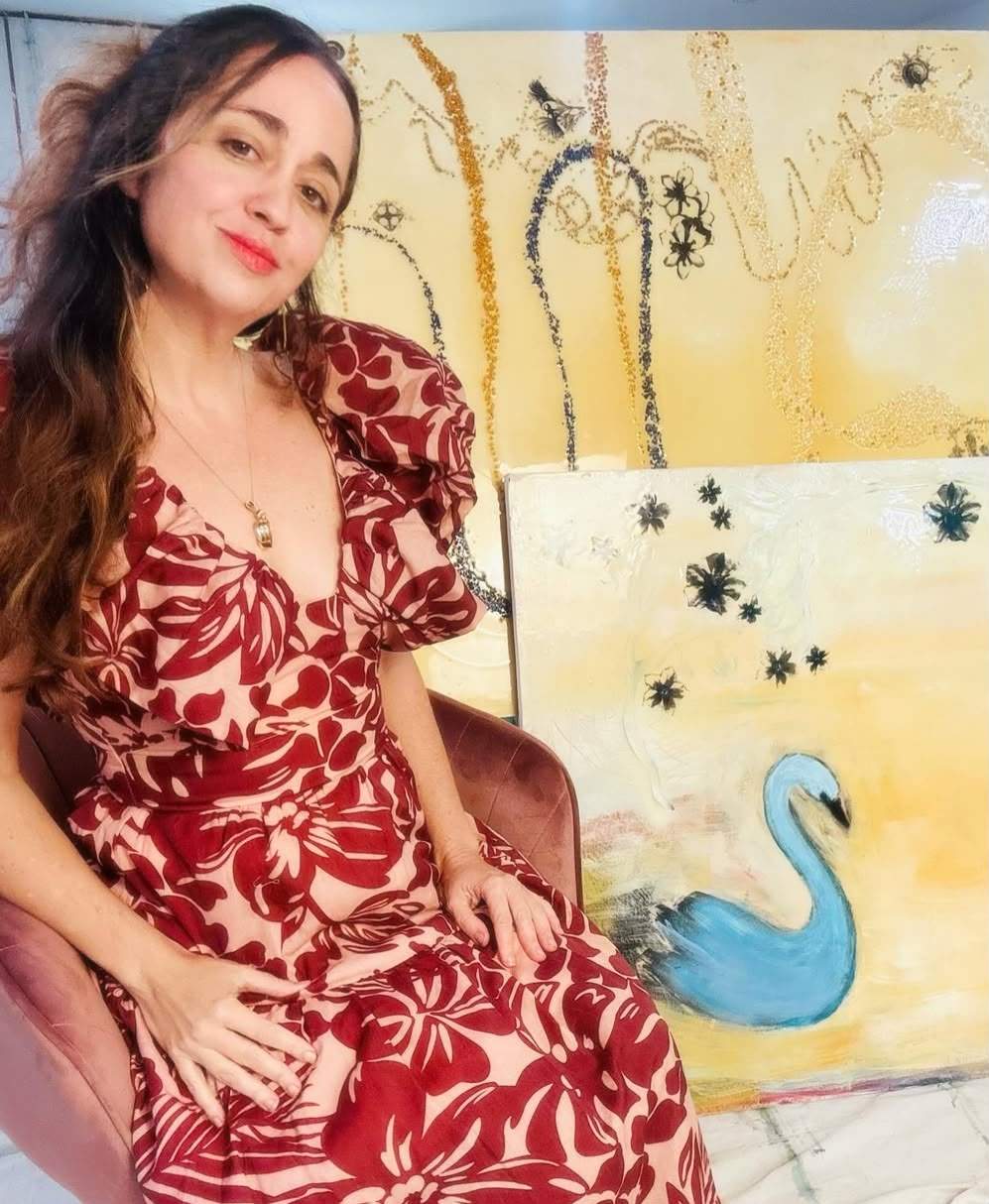 Alena Hennessy, în rochie