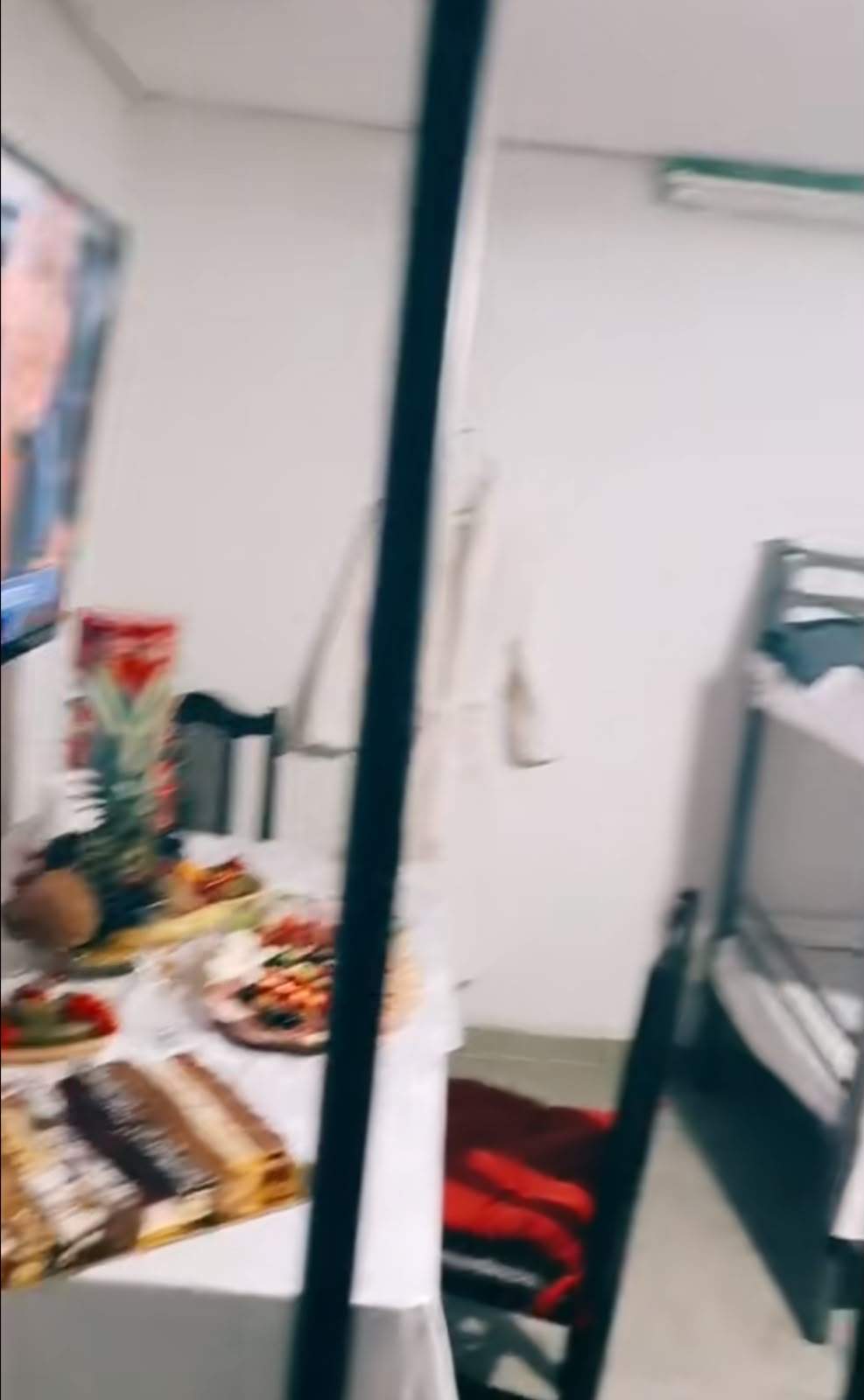 Imagini cu Dani Mocanu din închisoare. Cum trăiește manelistul după gratii