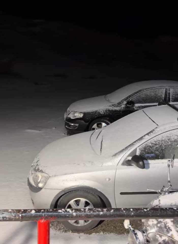 Locul din România unde a nins seara trecută. Imagini cu stratul de zăpadă | FOTO