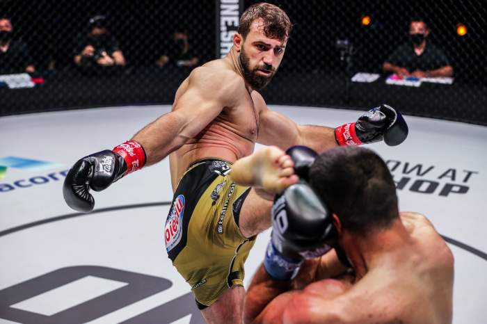 Andrei Stoica in ring
