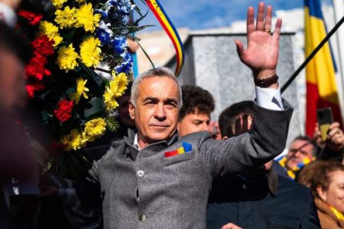 Călin Georgescu, salutând lumea