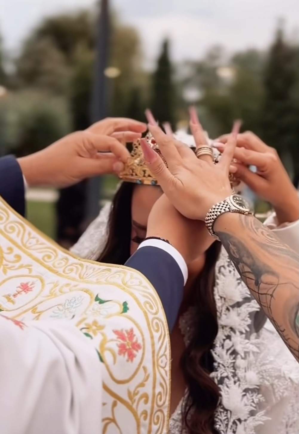 Cum s-a îmbrăcat Andra Volos la cununia religioasă. Ceremonia nu a avut loc în biserică