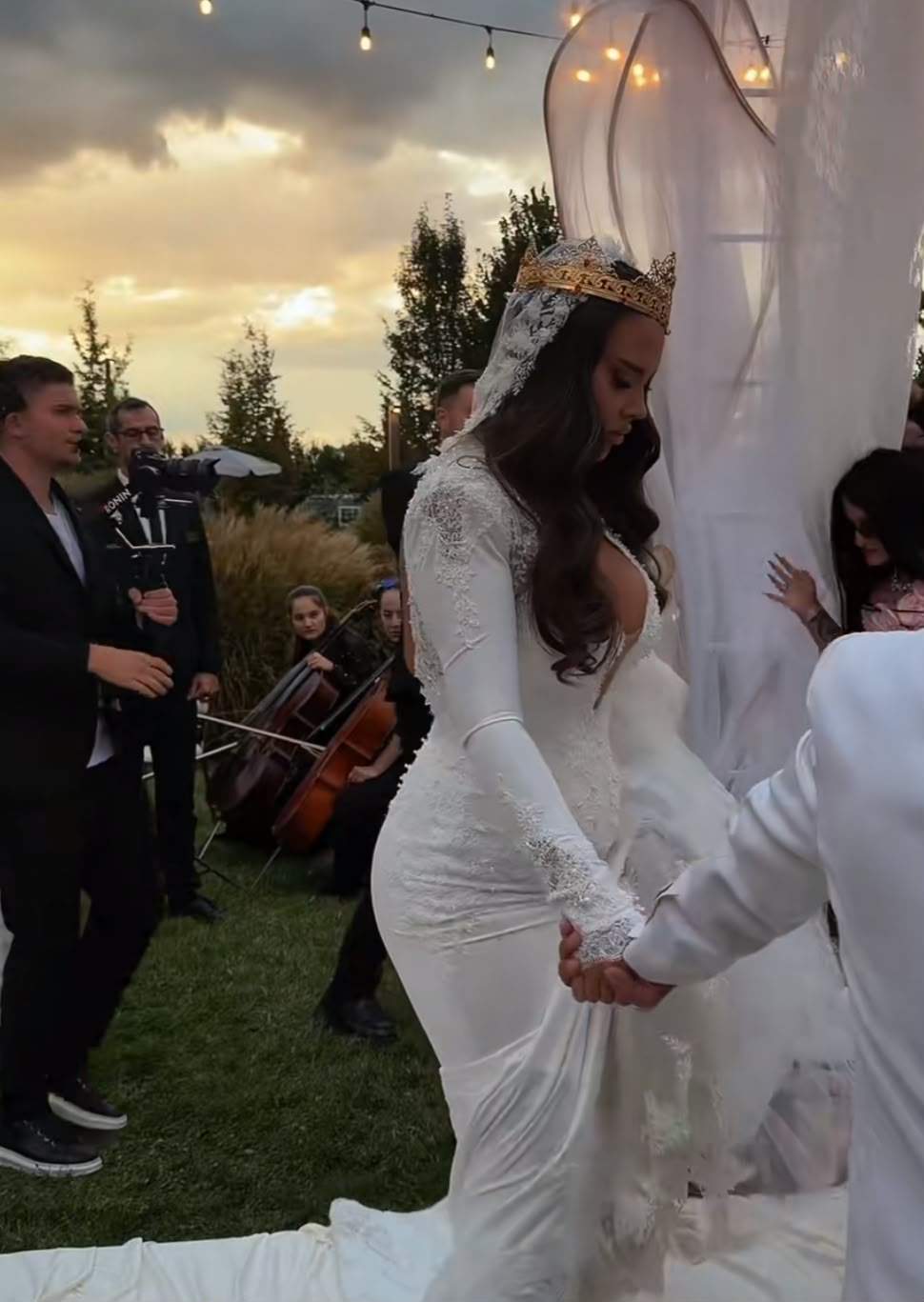 Cum s-a îmbrăcat Andra Volos la cununia religioasă. Ceremonia nu a avut loc în biserică
