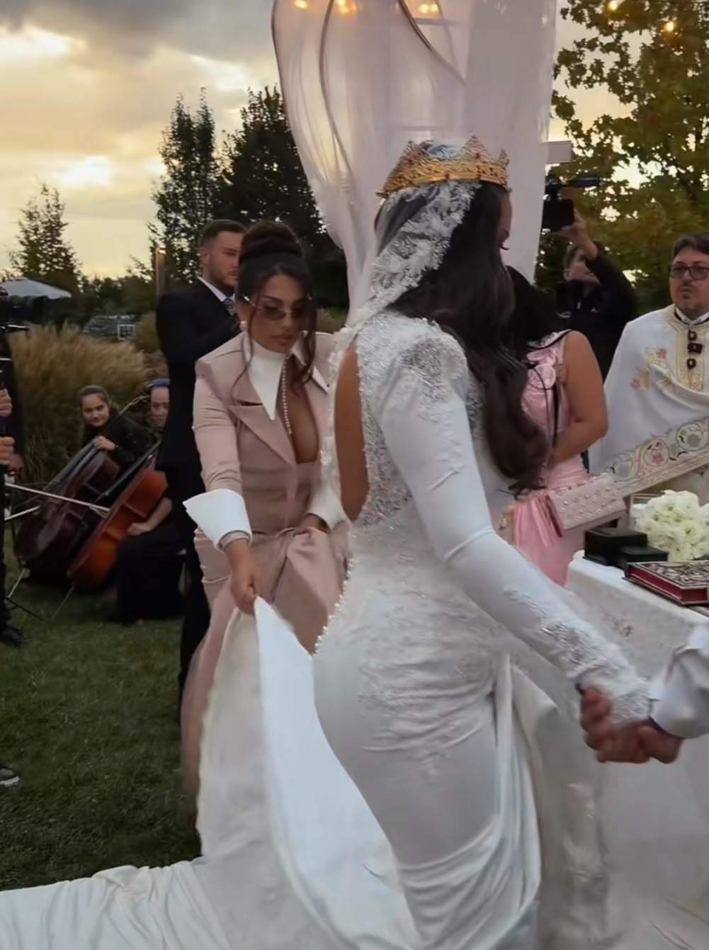 Cum s-a îmbrăcat Andra Volos la cununia religioasă. Ceremonia nu a avut loc în biserică