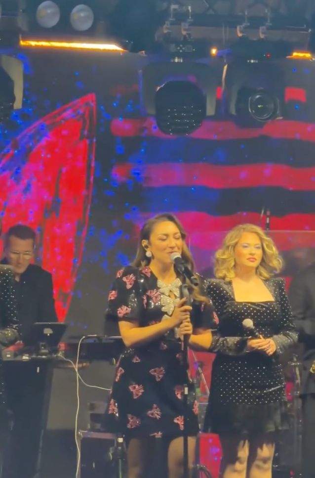 Andra Voloș și Robert Lele, moment special, la dansul mirilor! Andra le-a cântat live
