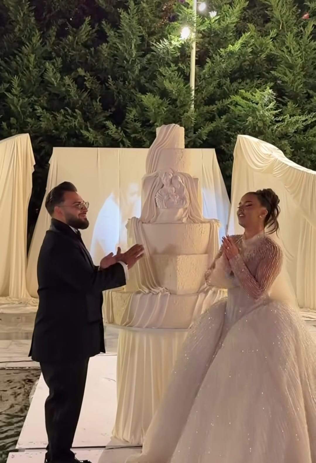 Cum a arătat tortul mirilor la nunta Andrei Volos cu Robert Lele. Imagini de la petrecerea lor