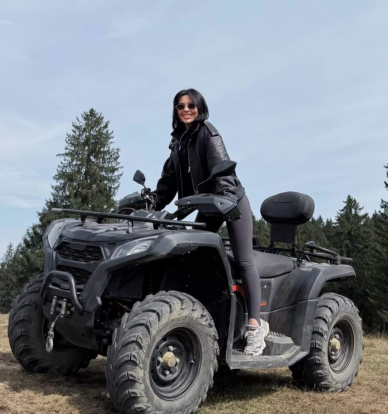 Andreea Popescu pe un ATV