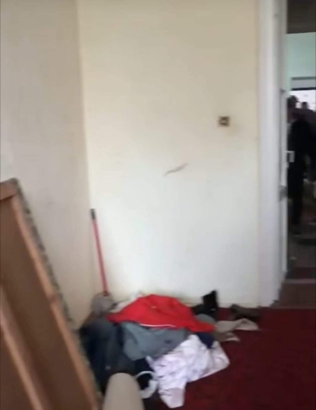 Ce au găsit polițiștii într-un apartament din Centrul Vechi, în Botoșani. Totul a fost filmat
