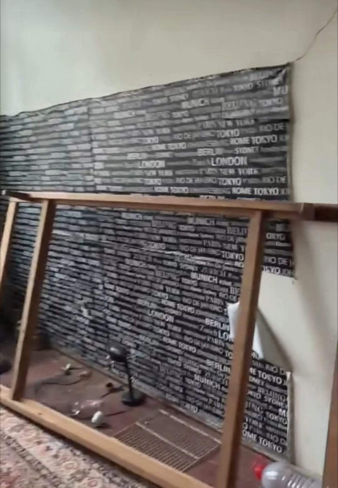 Ce au găsit polițiștii într-un apartament din Centrul Vechi, în Botoșani. Totul a fost filmat