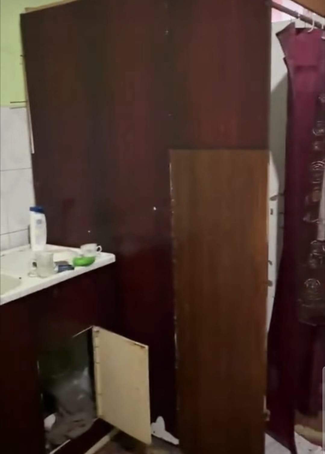 Ce au găsit polițiștii într-un apartament din Centrul Vechi, în Botoșani. Totul a fost filmat