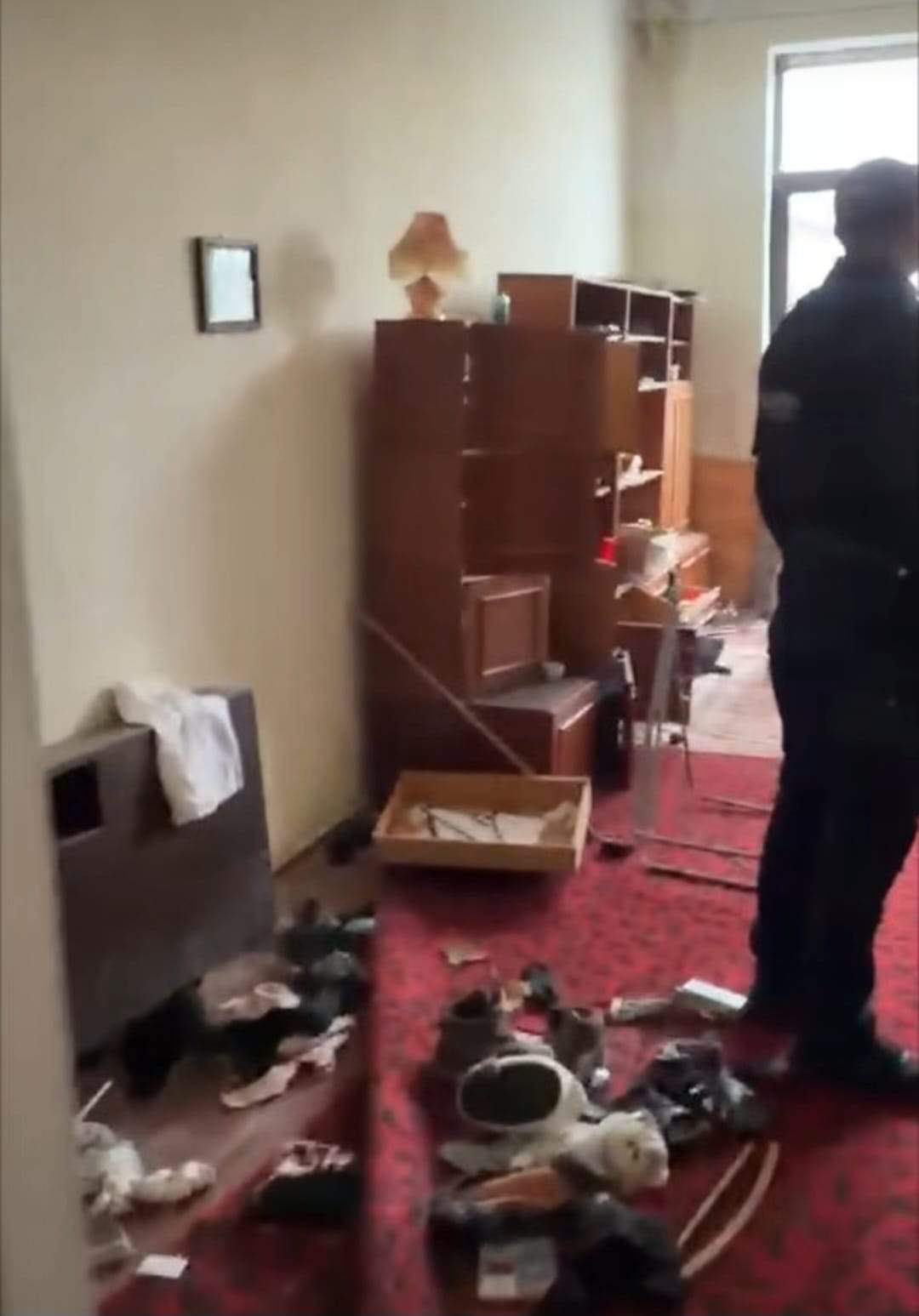 Ce au găsit polițiștii într-un apartament din Centrul Vechi, în Botoșani. Totul a fost filmat