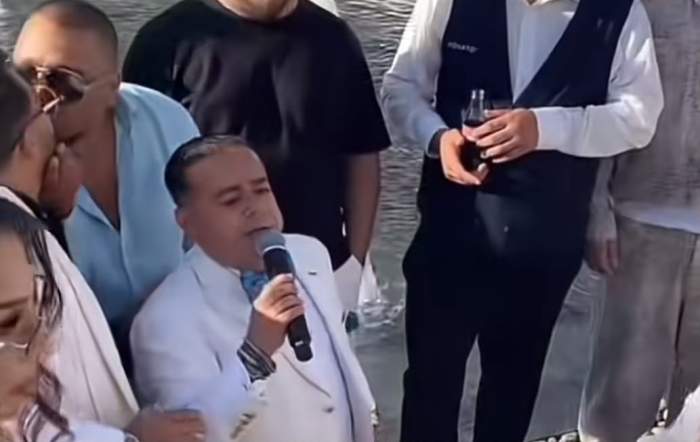 Lele se sărută cu un bărbat