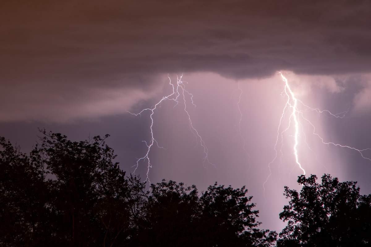 Cod galben de furtuni în România! Meteorologii au anunțat averse torențiale, grindină și rafale de până la 50 km/h. Ce zone sunt vizate