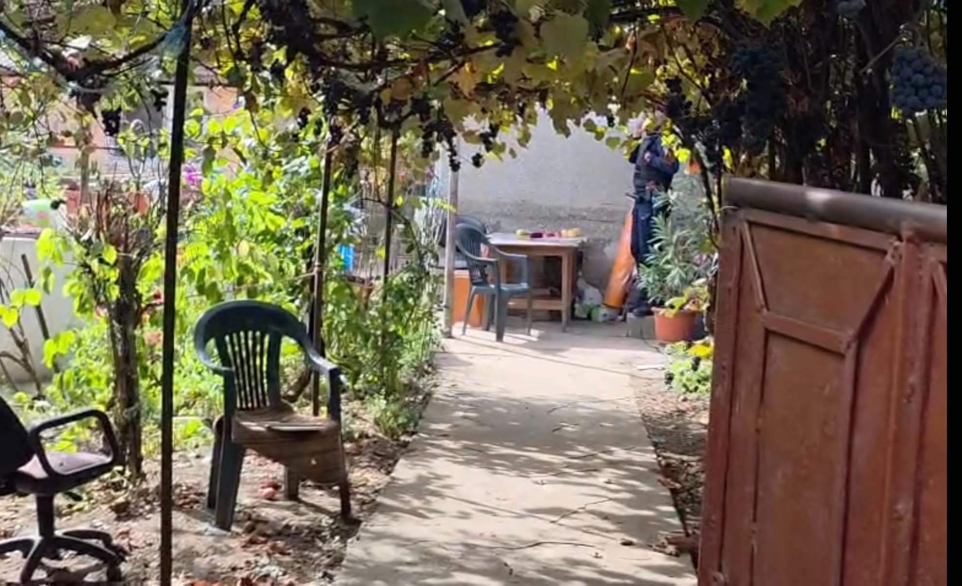 Așa arată casa în care și-ar fi găsit sfârșitul Valentina, tânăra al cărei trup a fost găsit într-o valiză, în râul Olt