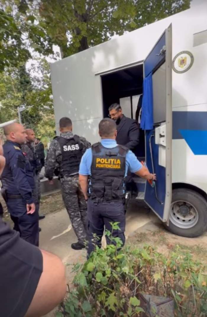 Fane Văncică a fost adus sub escorta poliției la înmormântarea fratelui. Bărbatul a fost condus pe ultimul drum astăzi
