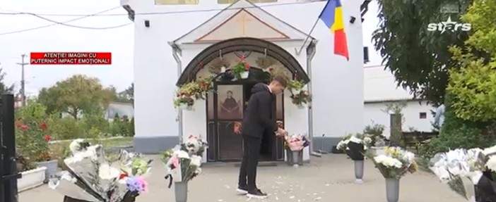 Primele imagini de la înmormântarea Valentinei, fata găsită într-o valiză în râul Olt. Ce se întâmplă la cimitir