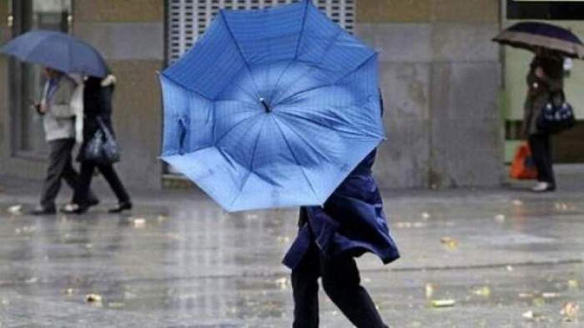 Vreme rea în România! ANM a emis Cod galben de vânt. Care sunt zonele afectate