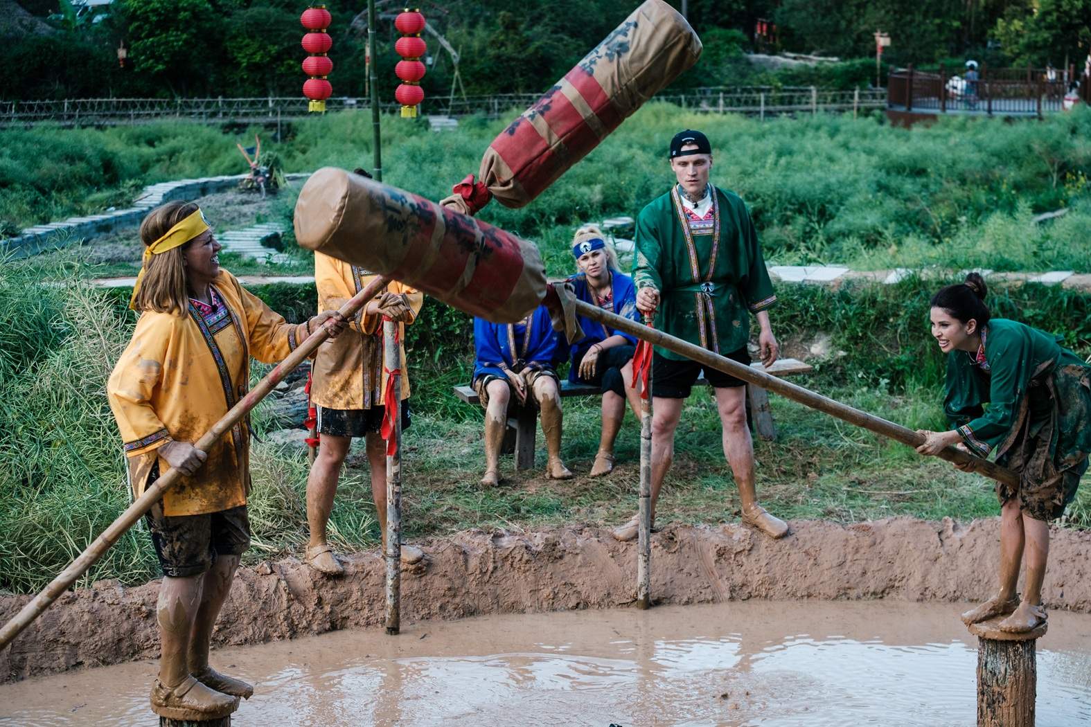 Tradițiile fascinante ale comunităților Yao și Dong, explorate de concurenții Asia Express pe Drumul Mătăsii, într-o nouă ediție lider detaşat de audiență