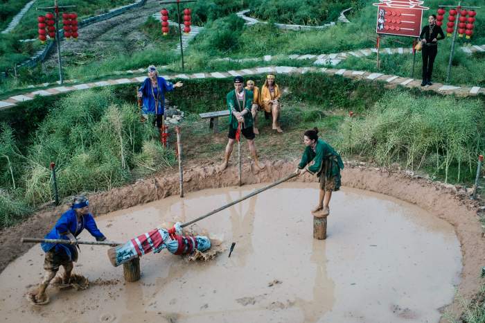 Tradițiile fascinante ale comunităților Yao și Dong, explorate de concurenții Asia Express pe Drumul Mătăsii, într-o nouă ediție lider detaşat de audiență