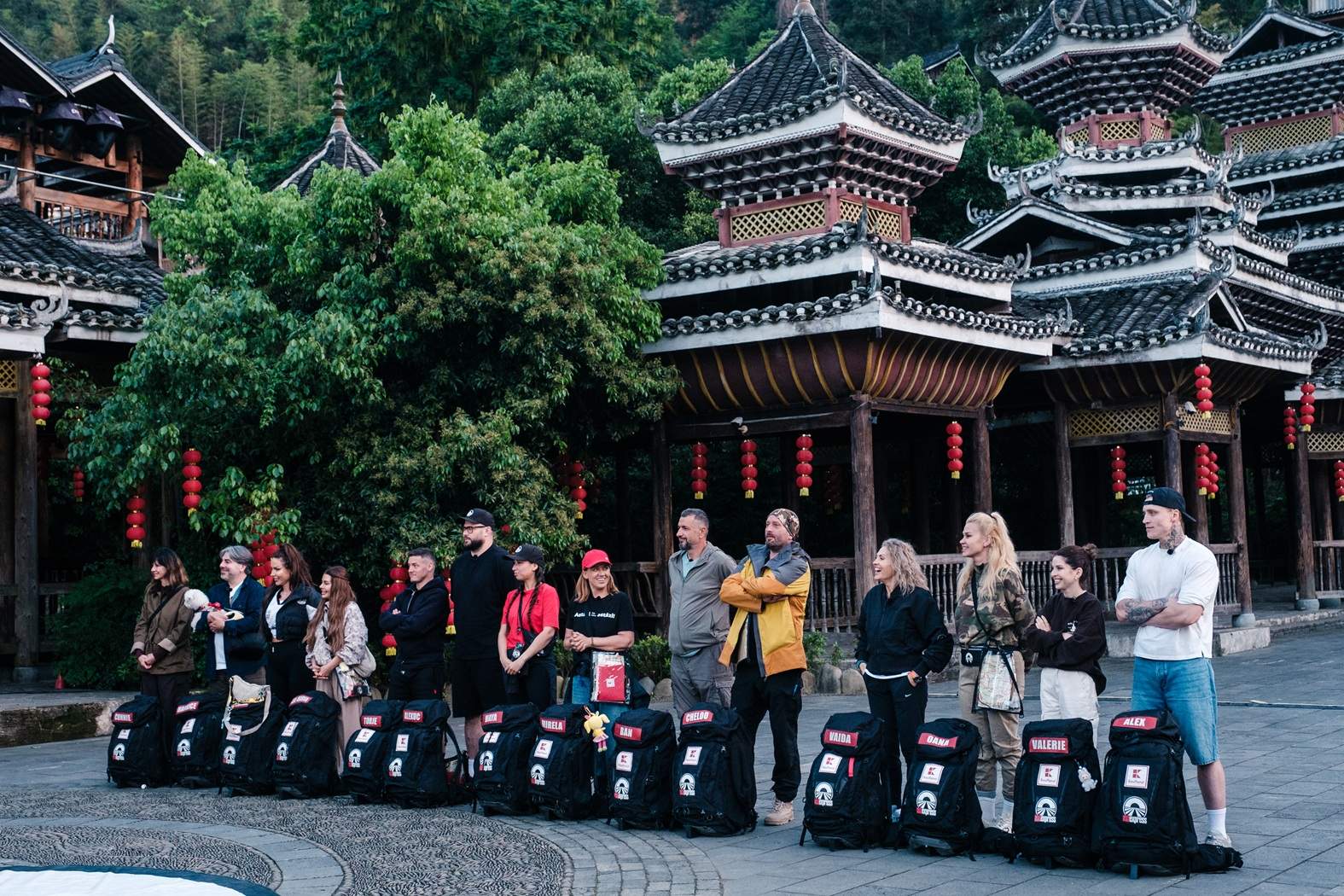Tradițiile fascinante ale comunităților Yao și Dong, explorate de concurenții Asia Express pe Drumul Mătăsii, într-o nouă ediție lider detaşat de audiență