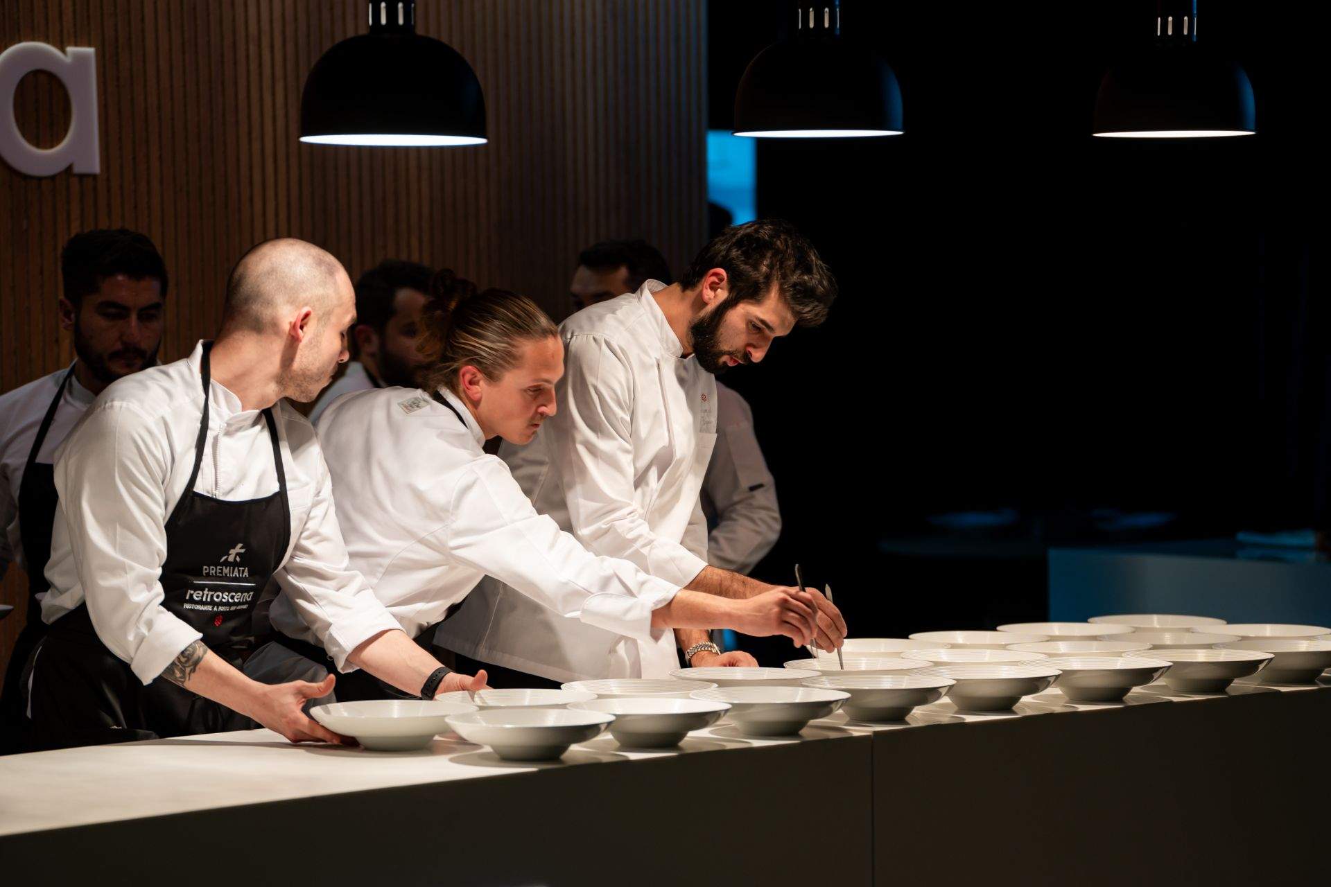 Chef Richard Abou Zaki aduce din nou Retroscena în România: după succesul de anul trecut, pop-up-ul cu stea Michelin revine la Domeniul Știrbey într-o nouă locație spectaculoasă