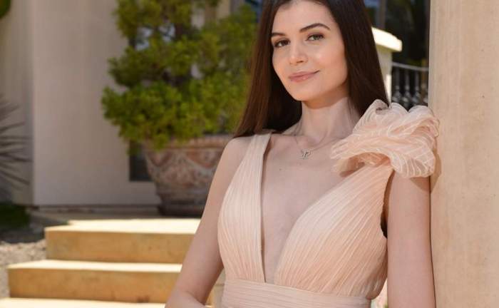 Monica Gabor îmbrăcată elegant