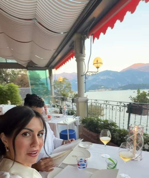 Femeia care a primit la restaurant un meniu fără prețuri, în timp ce soțul ei avea toate prețurile afișate